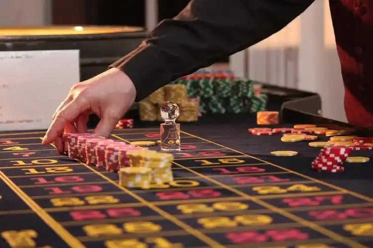 Permainan meja langsung blackjack, roulette, baccarat di paladin